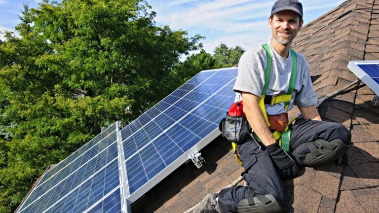 Autoconsommation intelligente : les panneaux solaires revolutionnent notre maniere de consommer l’electricite
